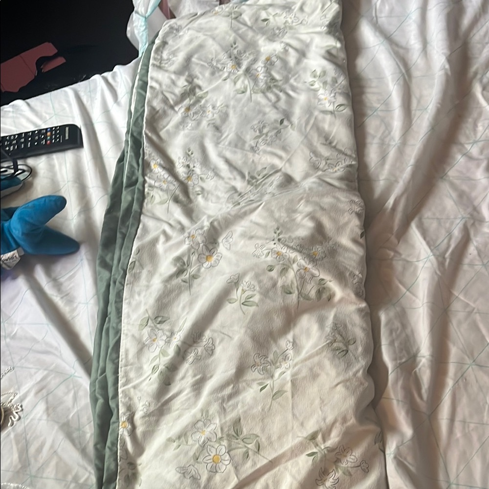 Floral Cream and Green Bedding Set